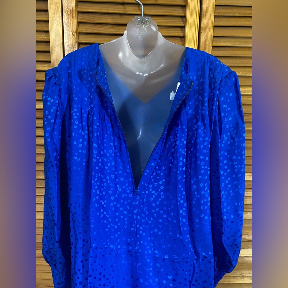 Vintage, silk dress— Styled by Mister C - Picture 7 of 11